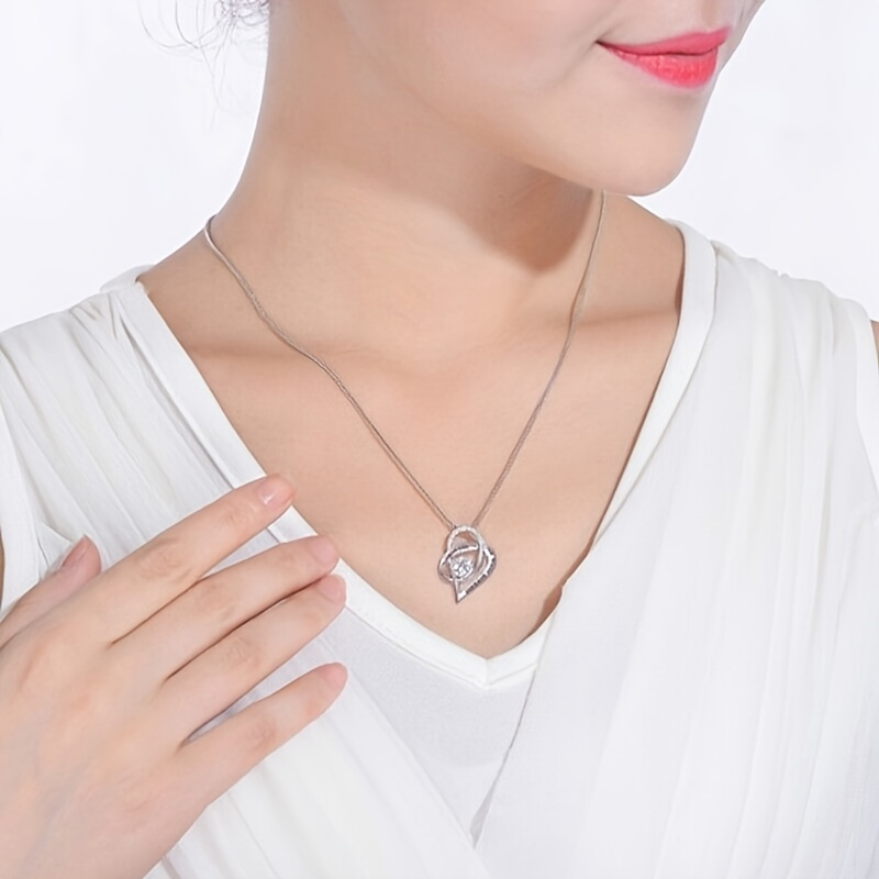 An elegant heart pendant neckl - Women Fashion Over The Years 评论和价格